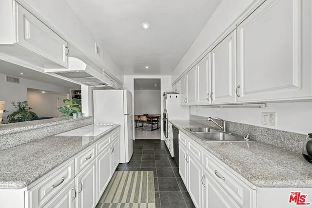 949 N Kings Road 309, West Hollywood, CA 90069 — photo 12 of 42