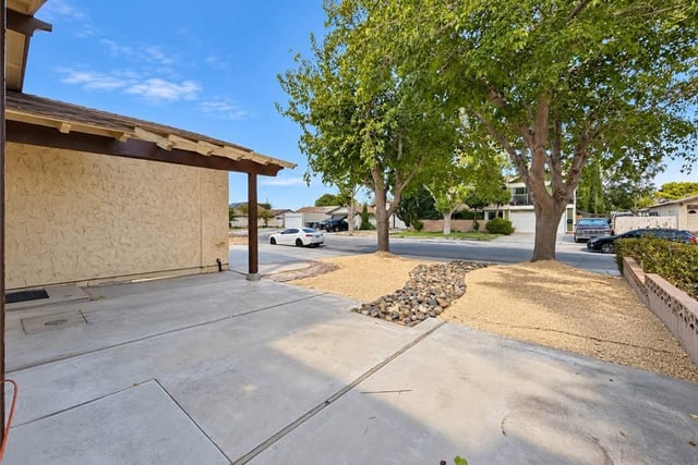 44721 Benald Street, Lancaster, CA 93535 — photo 5 of 42