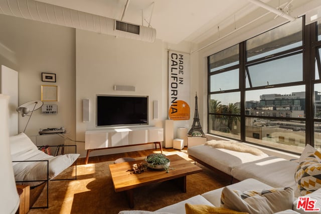 1645 Vine Street 511, Los Angeles, CA 90028 — photo 3 of 17