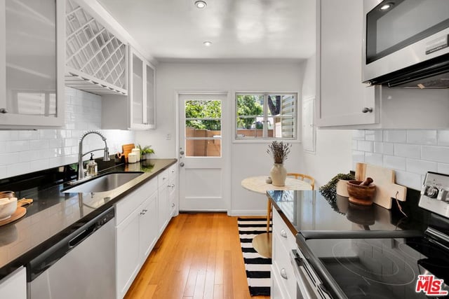 5516 Village Green, Los Angeles, CA 90016 — photo 10 of 30