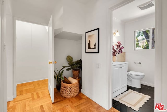 5516 Village Green, Los Angeles, CA 90016 — photo 11 of 30