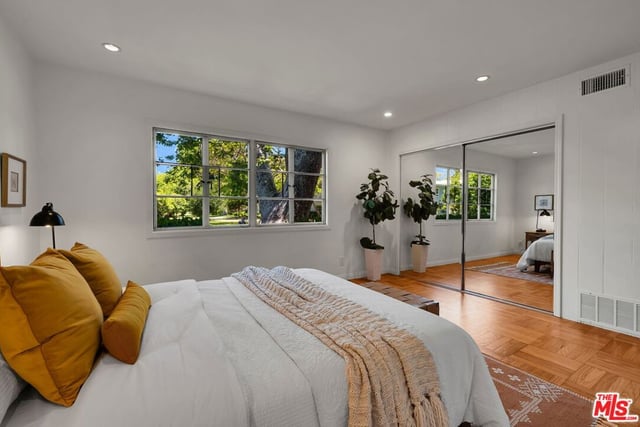5516 Village Green, Los Angeles, CA 90016 — photo 13 of 30