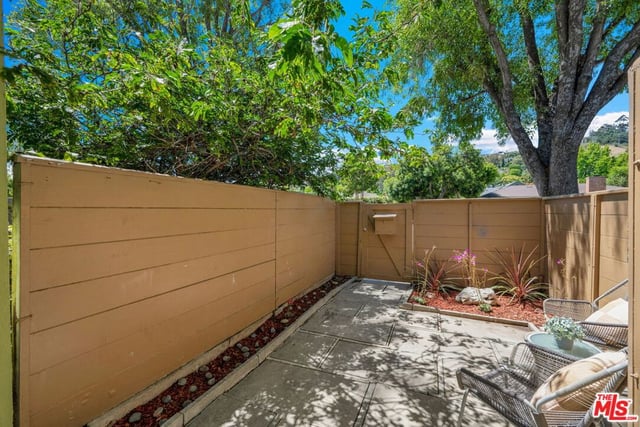 5516 Village Green, Los Angeles, CA 90016 — photo 17 of 30