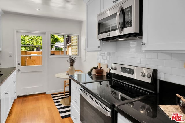 5516 Village Green, Los Angeles, CA 90016 — photo 7 of 30