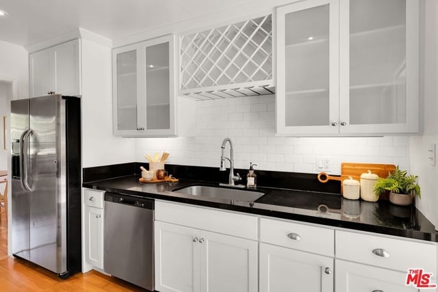 5516 Village Green, Los Angeles, CA 90016 — photo 8 of 30