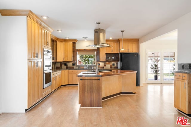 1221 N Frederic Street, Burbank, CA 91505 — photo 13 of 74