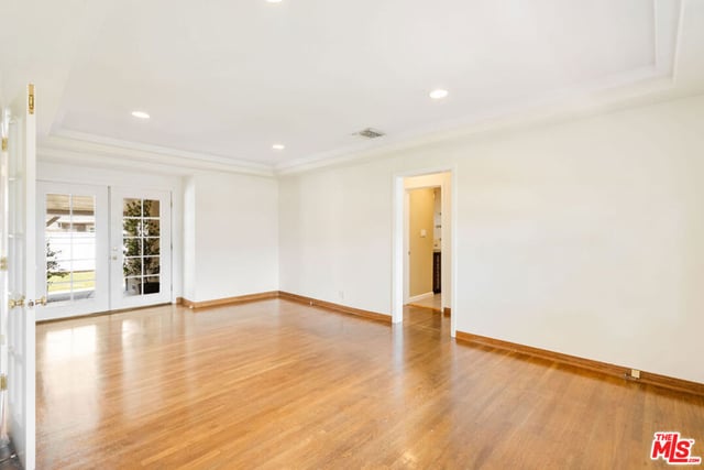 1221 N Frederic Street, Burbank, CA 91505 — photo 8 of 74