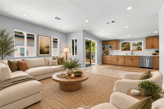 708 N El Molino, Pasadena, CA 91104 — photo 3 of 37