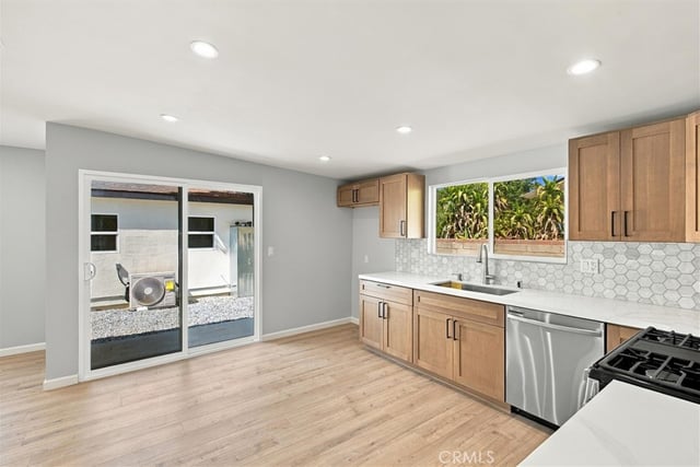 708 N El Molino, Pasadena, CA 91104 — photo 7 of 37