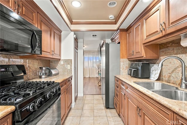 330 Burchett 206, Glendale, CA 91203 — photo 7 of 25