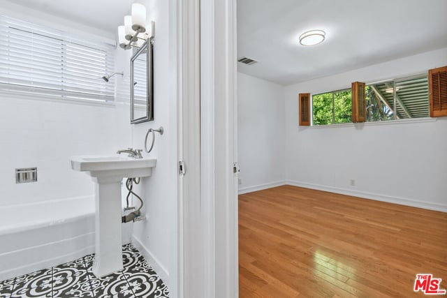 14335 Magnolia Boulevard, Sherman Oaks, CA 91423 — photo 36 of 45