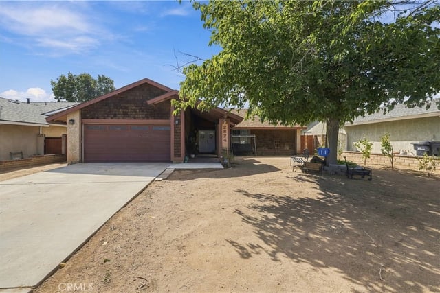 2824 E Avenue R12, Palmdale, CA 93550 — photo 2 of 25