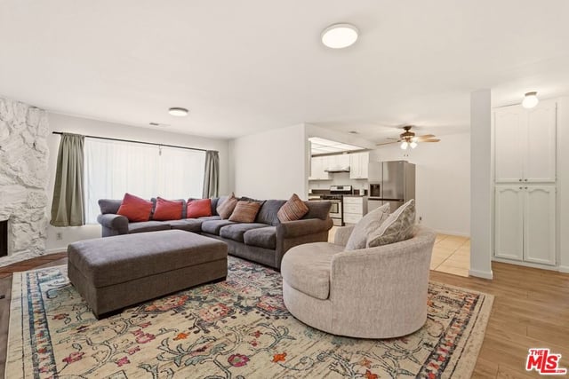 14120 Yukon Avenue 8, Hawthorne, CA 90250 — photo 4 of 34