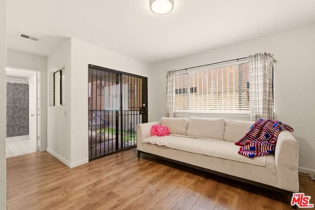14120 Yukon Avenue 8, Hawthorne, CA 90250 — photo 9 of 34