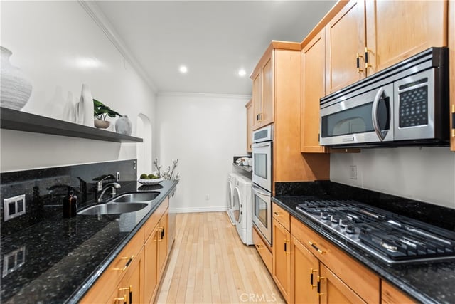 11928 Kiowa 105, Los Angeles, CA 90049 — photo 10 of 30