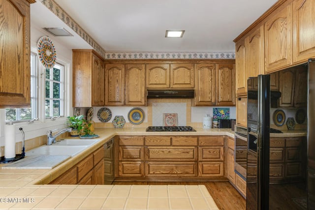 1082 La Cresta Drive, Thousand Oaks, CA 91362 — photo 16 of 42