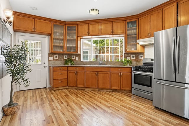 3305 Community Avenue, Glendale, CA 91214 — photo 5 of 73