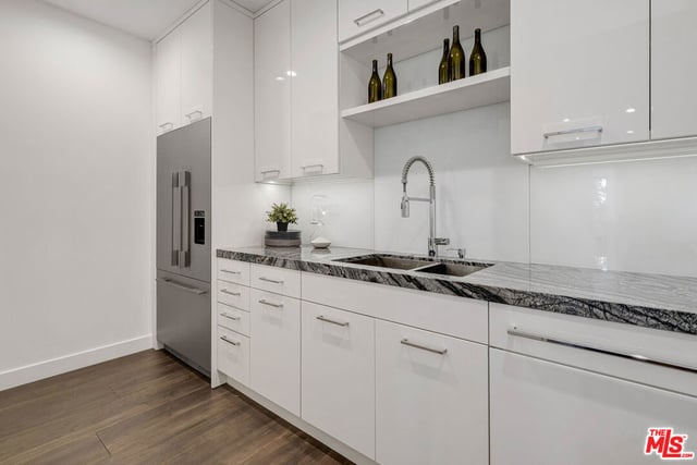 810 N Orlando Avenue, Los Angeles, CA 90069 — photo 12 of 33