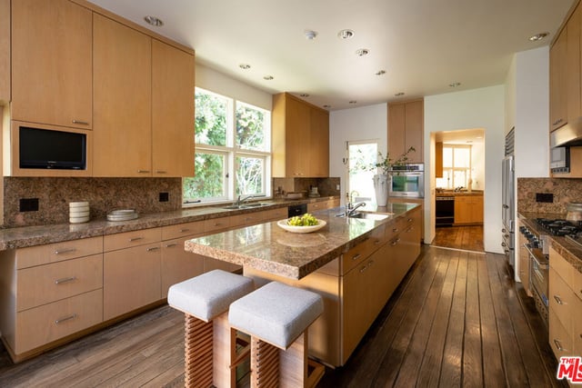 223 N Carmelina Avenue, Los Angeles, CA 90049 — photo 11 of 27