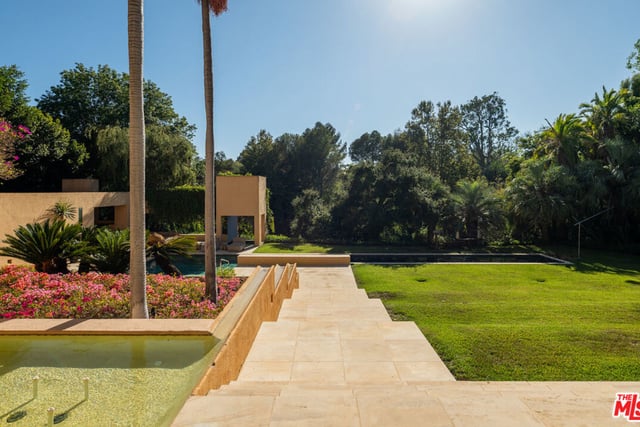 223 N Carmelina Avenue, Los Angeles, CA 90049 — photo 9 of 27