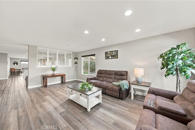 28228 Alton, Castaic, CA 91384 — photo 4 of 34