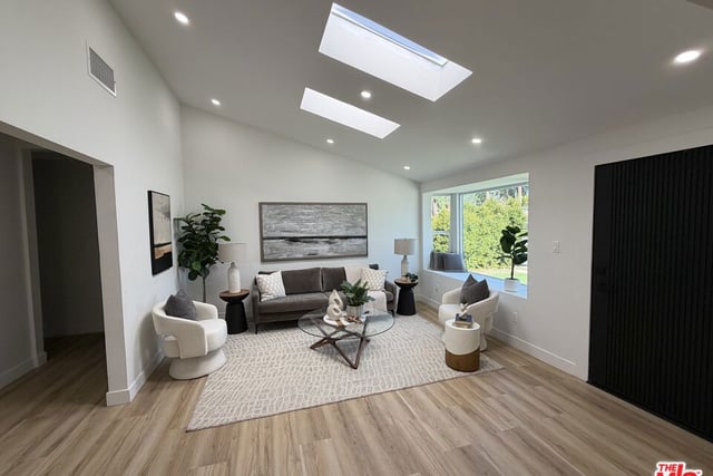 10419 Vassar Avenue, Chatsworth, CA 91311 — photo 16 of 35