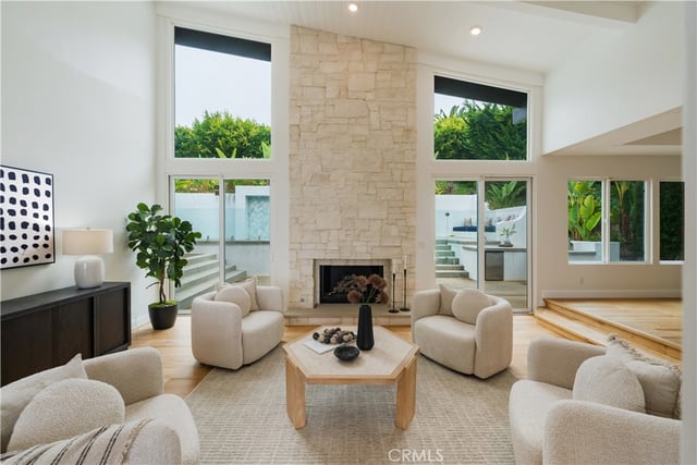 7190 Crest, Rancho Palos Verdes, CA 90275 — photo 3 of 25