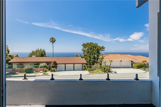 7190 Crest, Rancho Palos Verdes, CA 90275 — photo 5 of 25