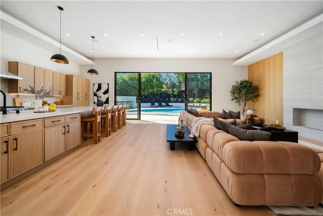 5631 Wilhelmina Avenue, Woodland Hills, CA 91367 — photo 9 of 46