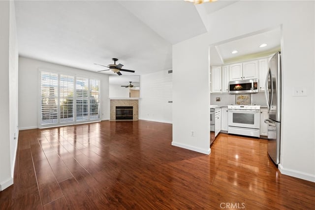 23715 Del Monte Drive 201, Valencia, CA 91355 — photo 4 of 35