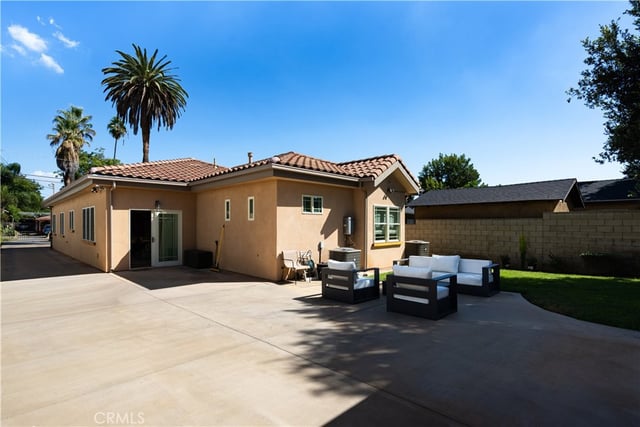877 N Oakland, Pasadena, CA 91104 — photo 45 of 48