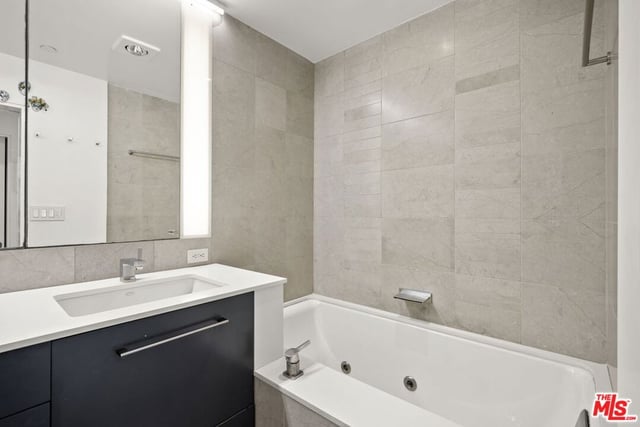 907 Lincoln Boulevard PH 302, Santa Monica, CA 90403 — photo 23 of 33
