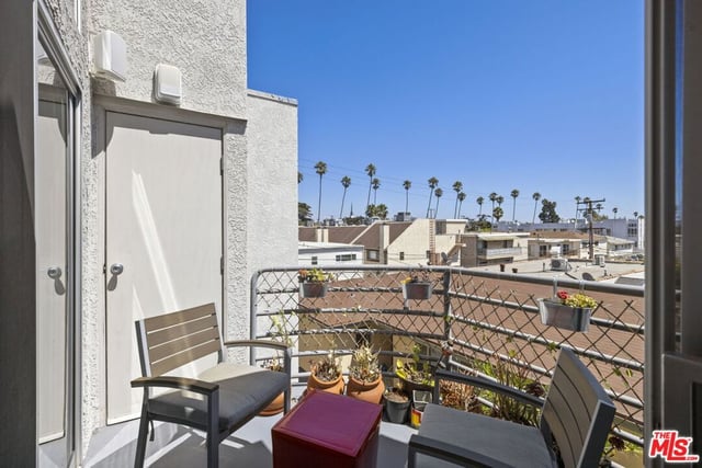 907 Lincoln Boulevard PH 302, Santa Monica, CA 90403 — photo 9 of 33