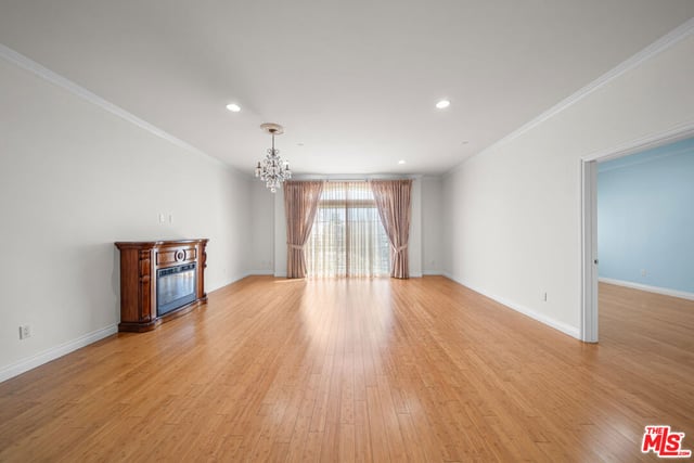 722 S Oxford Avenue 403, Los Angeles, CA 90005 — photo 11 of 38