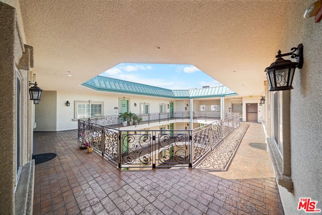 722 S Oxford Avenue 403, Los Angeles, CA 90005 — photo 4 of 38