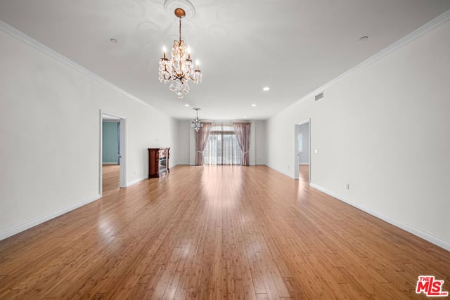 722 S Oxford Avenue 403, Los Angeles, CA 90005 — photo 9 of 38