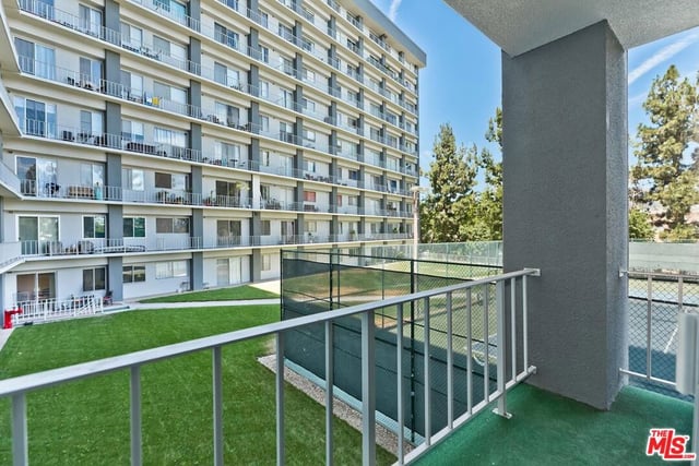 100 S Doheny Drive 313, Los Angeles, CA 90048 — photo 10 of 21