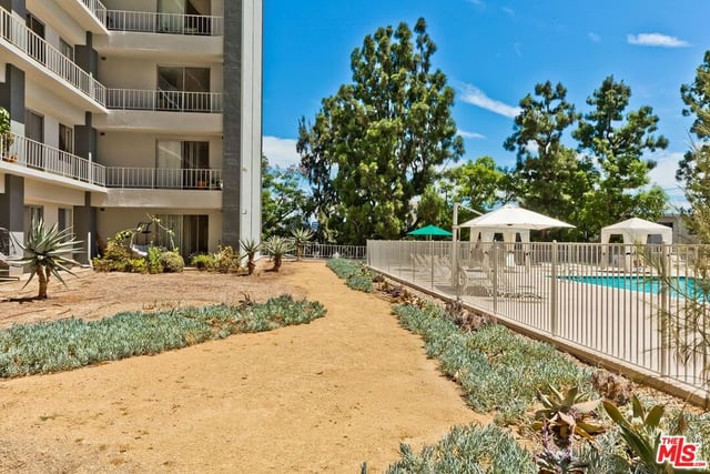 100 S Doheny Drive 313, Los Angeles, CA 90048 — photo 18 of 21