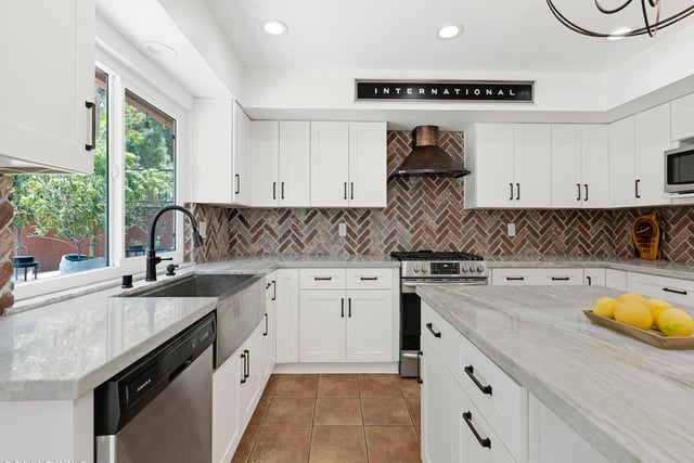 282 Hunters Point Drive, Thousand Oaks, CA 91361 — photo 12 of 55