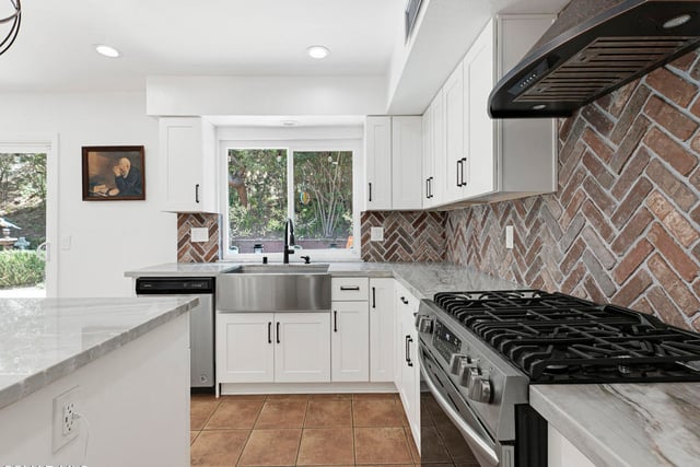 282 Hunters Point Drive, Thousand Oaks, CA 91361 — photo 13 of 55