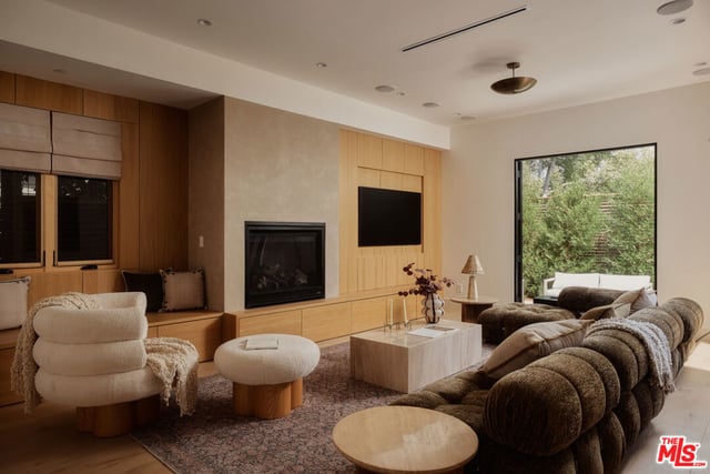 534 N Bronson Avenue, Los Angeles, CA 90004 — photo 5 of 48