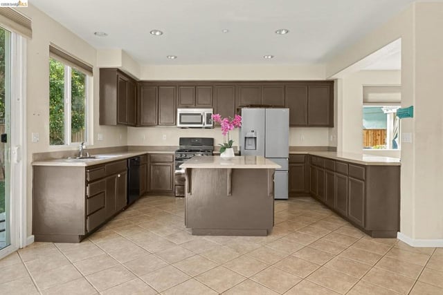 574 Altessa Ct, Brentwood, CA 94513 — photo 11 of 50