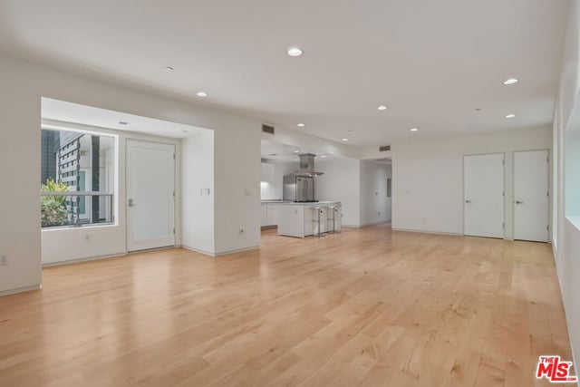 825 N Kings Road 1, West Hollywood, CA 90069 — photo 4 of 11