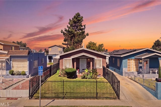 201 E 111th Place, Los Angeles, CA 90061 — photo 2 of 48