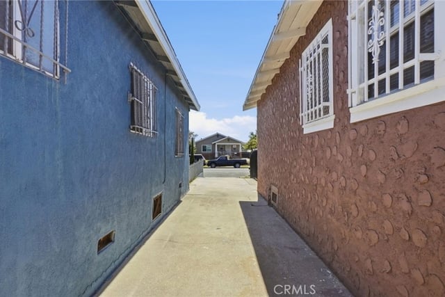 201 E 111th Place, Los Angeles, CA 90061 — photo 31 of 48