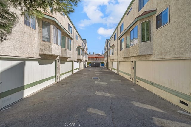 7550 Zombar 11, Van Nuys, CA 91406 — photo 33 of 39
