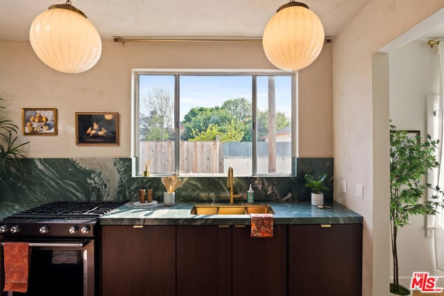 818 Palms Boulevard, Venice, CA 90291 — photo 20 of 64