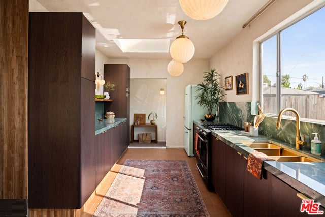 818 Palms Boulevard, Venice, CA 90291 — photo 23 of 64