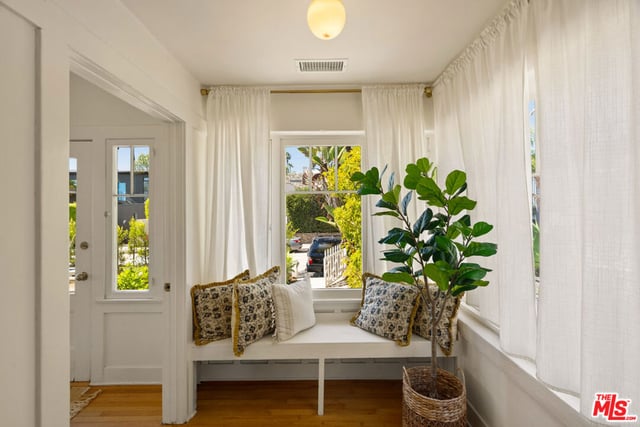 818 Palms Boulevard, Venice, CA 90291 — photo 8 of 64