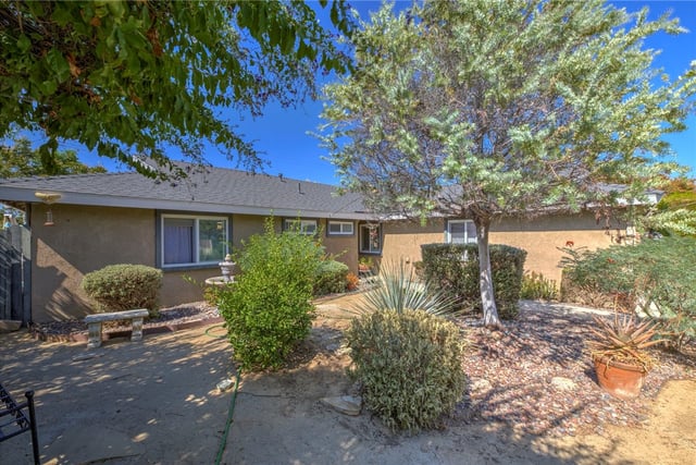 11621 Fireside, Whittier, CA 90604 — photo 4 of 34